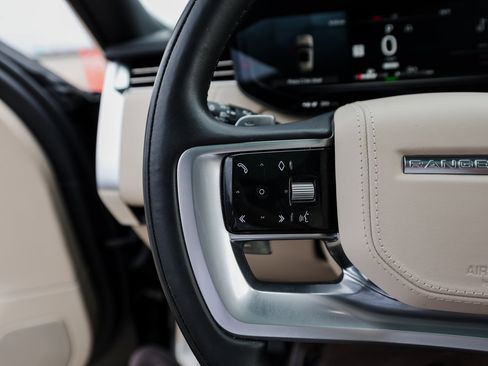 Used 2023 Land Rover Range Rover SE image 17