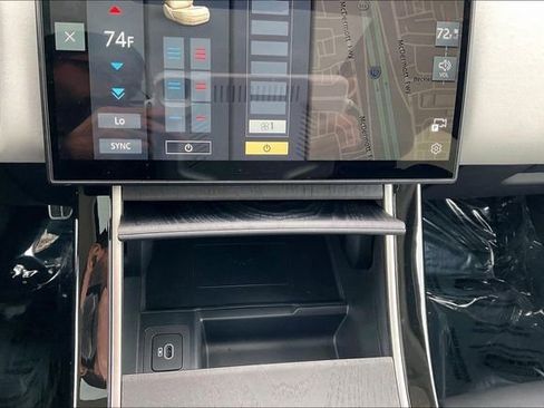 Used 2025 Land Rover Range Rover Velar Dynamic SE image 32