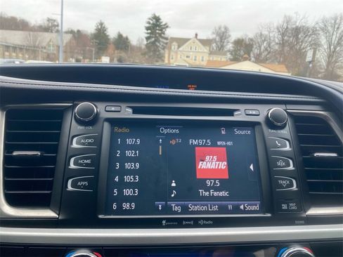 Used 2019 Toyota Highlander XLE image 21