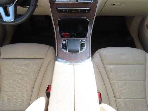 Used 2020 Mercedes-Benz GLC 300 4MATIC image 9