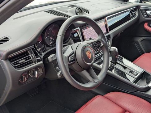 Used 2025 Porsche Macan image 4