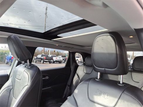 Used 2020 Jeep Cherokee Limited image 9