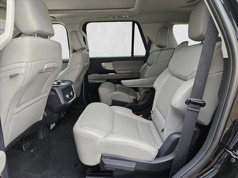 Used 2025 Ford Expedition Active RWD image 17