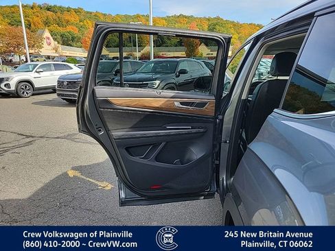 Certified 2024 Volkswagen Atlas SE image 46