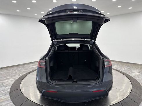 Used 2022 Tesla Model Y Long Range image 35