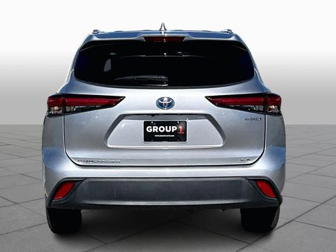 Used 2022 Toyota Highlander XLE image 4
