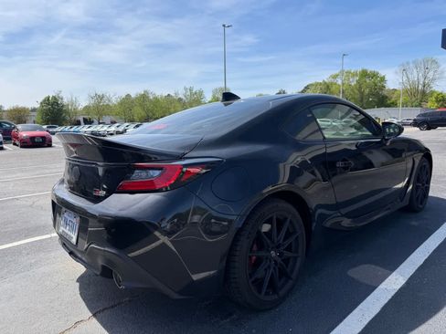 Used 2025 Toyota GR86 Premium w/ Performance Package image 3