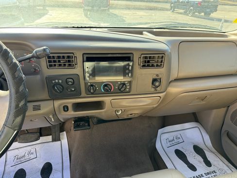 Used 2004 Ford F250 Lariat image 9
