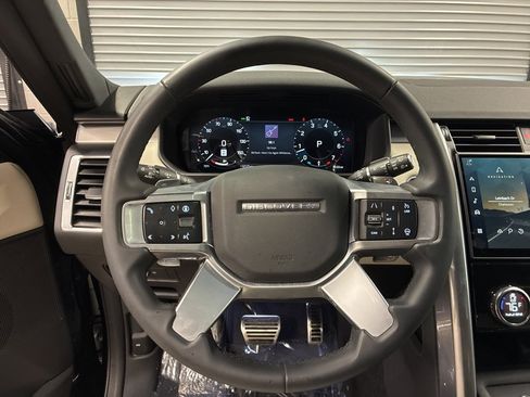 Certified 2024 Land Rover Discovery Dynamic SE image 14