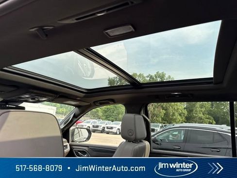 Used 2023 GMC Yukon XL SLT w/ SLT Premium Package AWD/4WD image 10