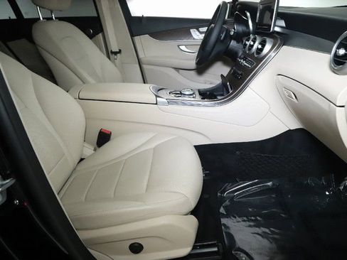 Used 2019 Mercedes-Benz GLC 300 4MATIC image 38