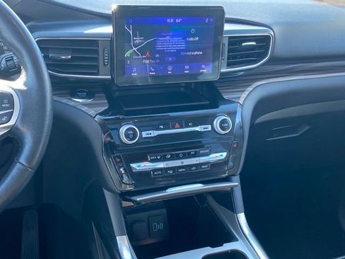 Used 2022 Ford Explorer Limited image 8