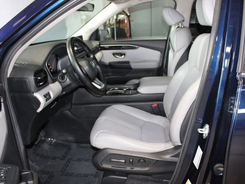 Used 2025 Honda Pilot EX-L image 8