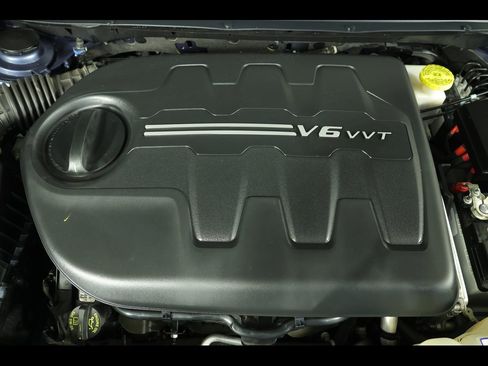 Used 2019 Jeep Cherokee Latitude w/ Popular Appearance Group image 20