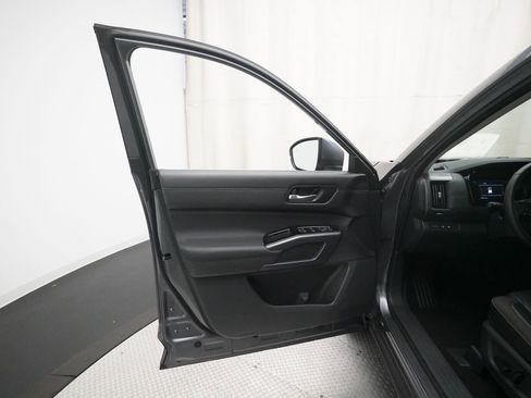 Certified 2024 Nissan Pathfinder SL image 29