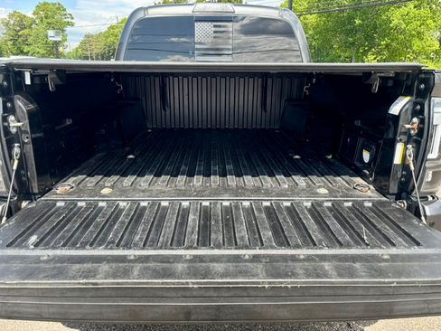 Used 2019 Toyota Tacoma TRD Sport w/ Technology Package AWD/4WD image 26