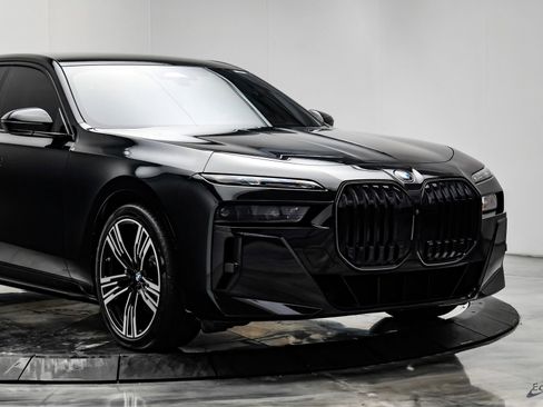 Used 2025 BMW i7 xDrive60 w/ Executive Package AWD/4WD image 28