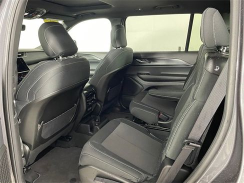 New 2025 Jeep Grand Cherokee L Laredo w/ Luxury Tech Group I image 4