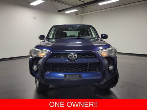 Used 2017 Toyota 4Runner SR5 AWD/4WD image 2