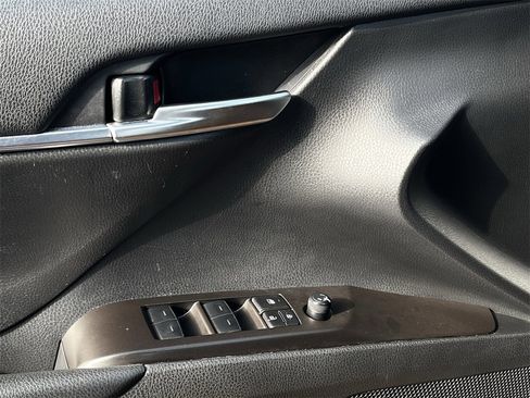 Used 2024 Toyota Camry SE image 21