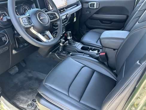Used 2024 Jeep Wrangler Unlimited Sahara AWD/4WD image 27