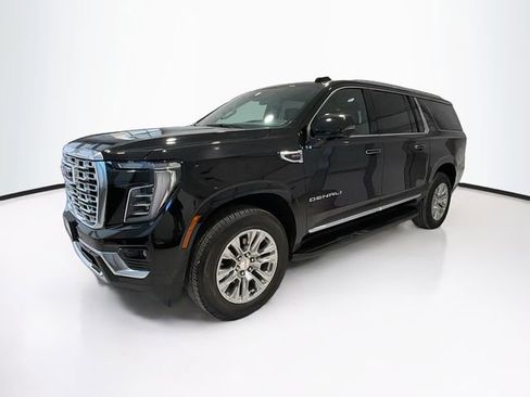 Used 2025 GMC Yukon XL Denali image 3