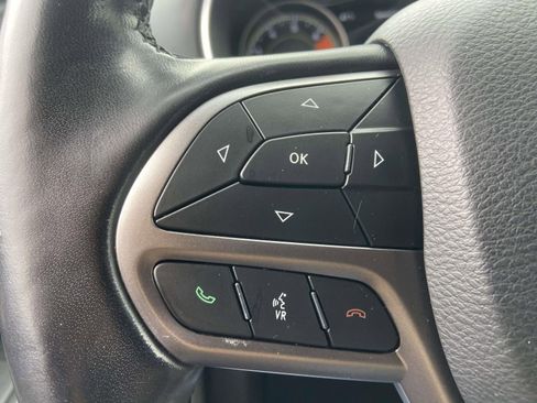 Used 2020 Jeep Cherokee Limited image 22