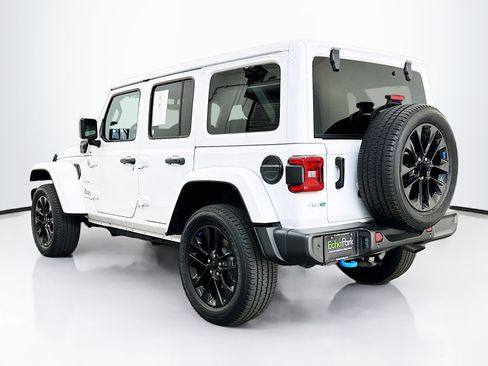 Used 2023 Jeep Wrangler Sahara w/ Cold Weather Group image 5