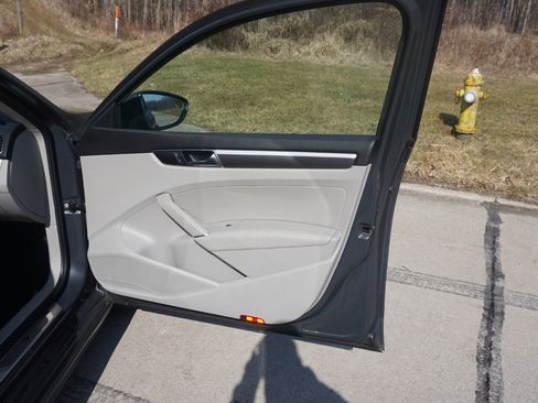 Used 2018 Volkswagen Passat 2.0T R-Line image 21