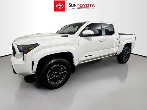 Used 2024 Toyota Tacoma TRD Sport w/ TRD Sport Premium Package image 9