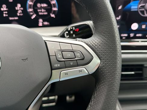 New 2026 Volkswagen Tiguan SE R-Line FWD image 23
