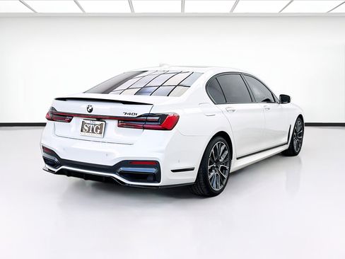 Used 2022 BMW 740i w/ M Sport Package image 4