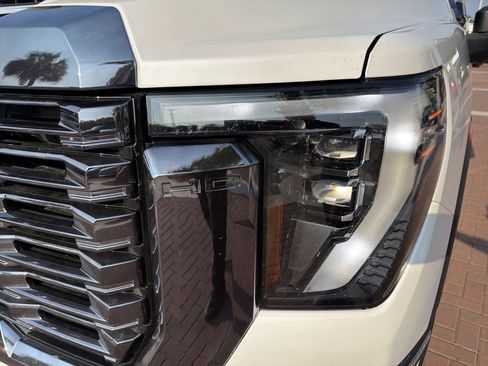 Used 2024 GMC Sierra 3500 Denali Ultimate AWD/4WD image 6