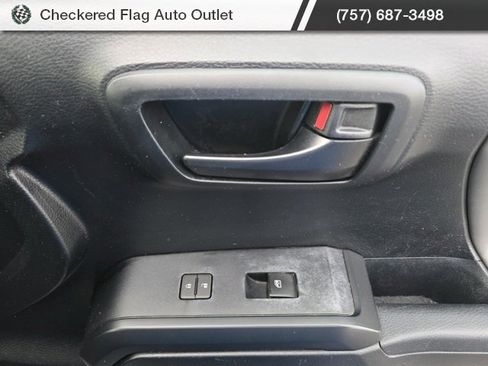 Used 2016 Toyota Tacoma SR image 41