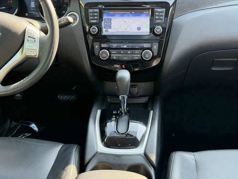 Used 2016 Nissan Rogue SL w/ SL Premium Package AWD/4WD image 14