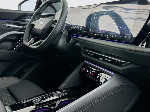 Used 2025 Audi SQ5 Premium Plus w/ Premium Plus Package image 29