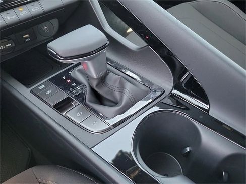 New 2025 Hyundai Elantra SEL image 11