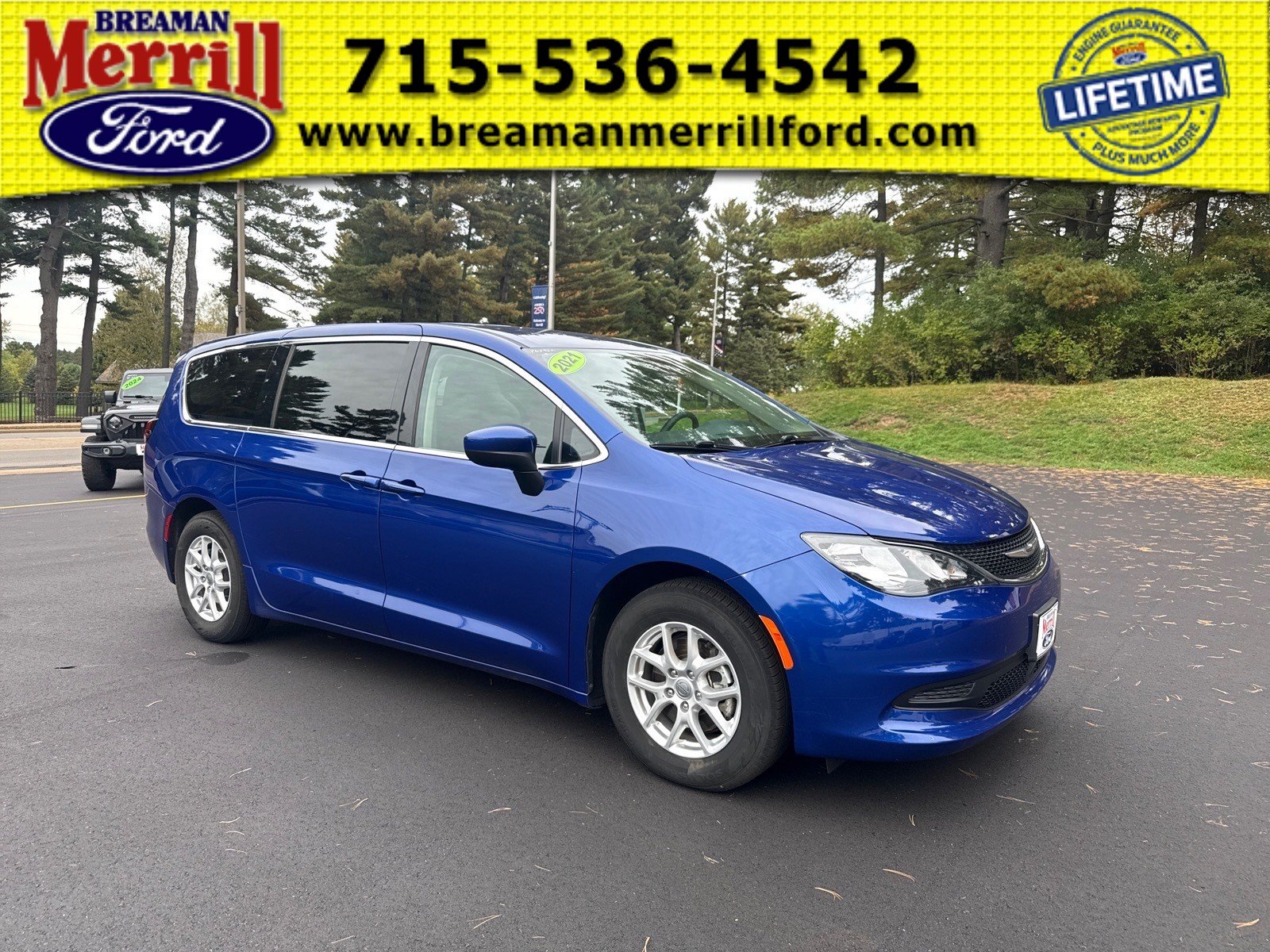 Used 2021 Chrysler Voyager LX FWD image 1