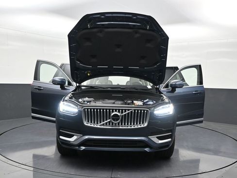 Used 2025 Volvo XC90 T8 Ultra w/ Lounge Package image 35