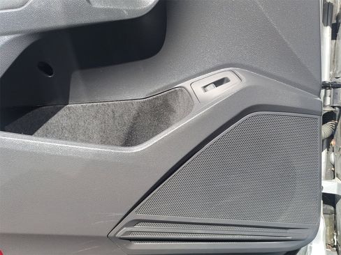 Certified 2022 Volkswagen Tiguan SE image 32