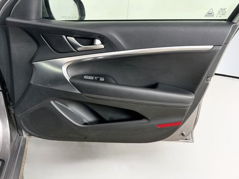 Used 2025 Genesis G70 2.5T AWD/4WD image 31