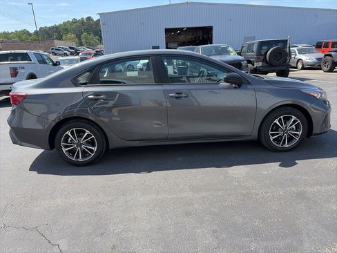 Used 2023 Kia Forte LXS image 8