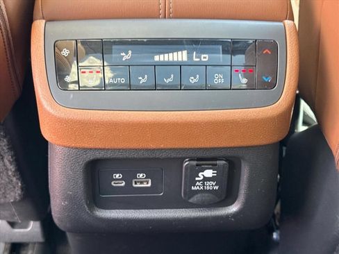 Certified 2024 Nissan Pathfinder Platinum FWD image 14