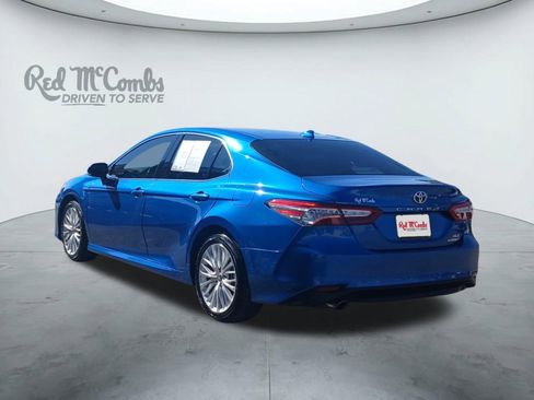 Used 2020 Toyota Camry XLE image 3