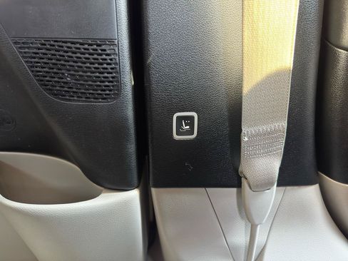 Used 2023 Chrysler Pacifica Touring-L FWD image 50