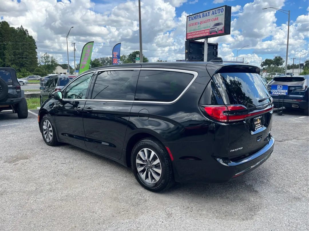 Used 2024 Chrysler Pacifica Limited FWD image 7