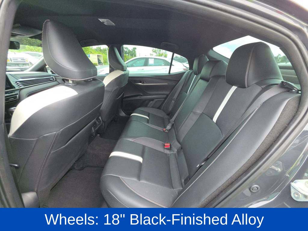 Used 2025 Toyota Camry SE w/ Convenience Package FWD image 11