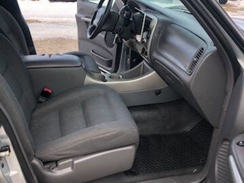 Used 2002 Ford Explorer Sport Trac 4x4 image 10