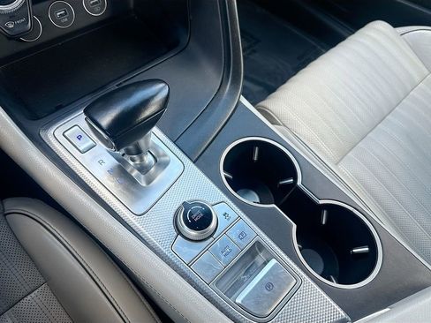 Used 2022 Genesis G70 3.3T image 17