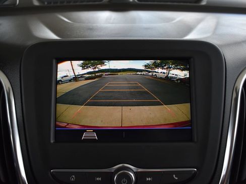 Used 2021 Chevrolet Equinox LT FWD image 18